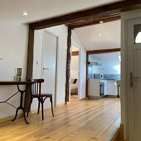La Vue Sur Le Clocher Apartment *